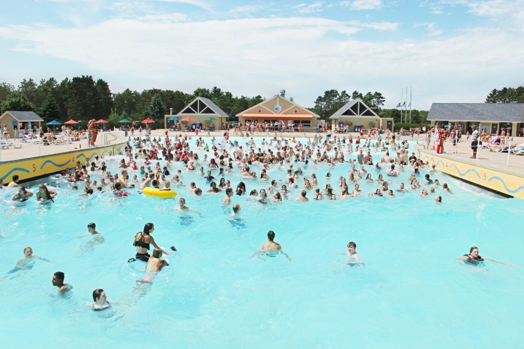 Busy Wave Pool. Image by  <a href=index-623.html target="_blank">Bunker Beach</a>