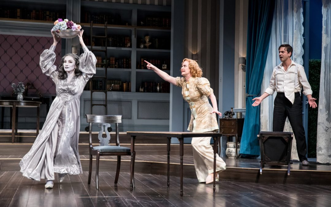 Review: “Blithe Spirit” at the Guthrie