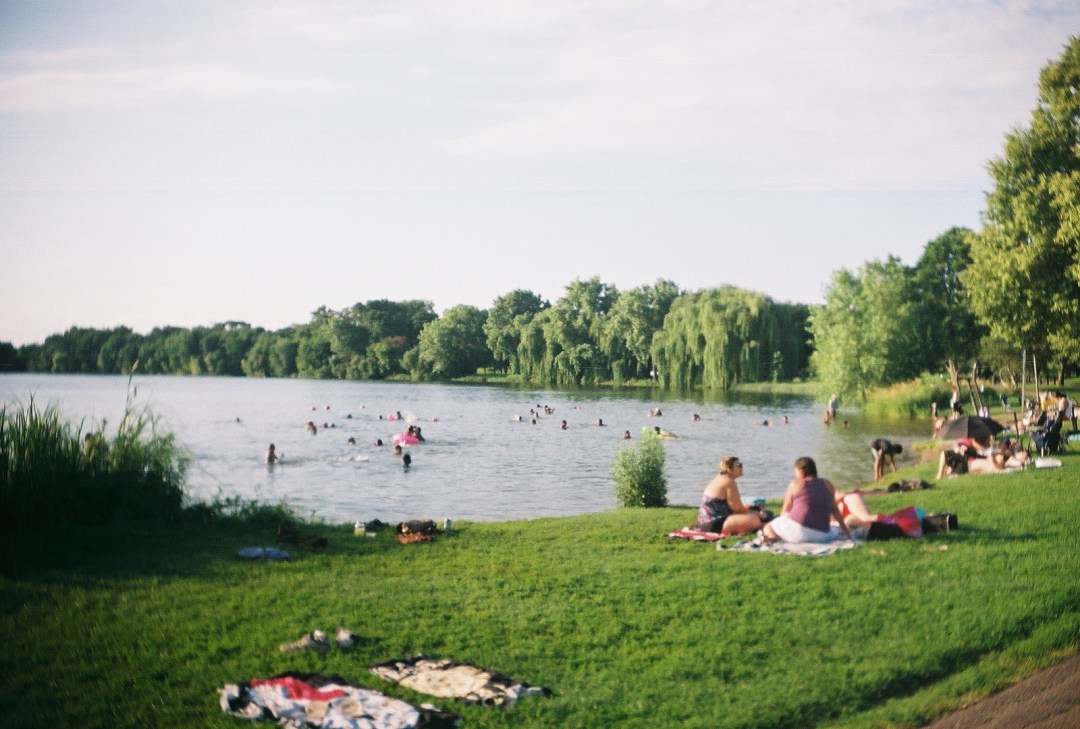 Lake Nokomis picnicers and swimmers