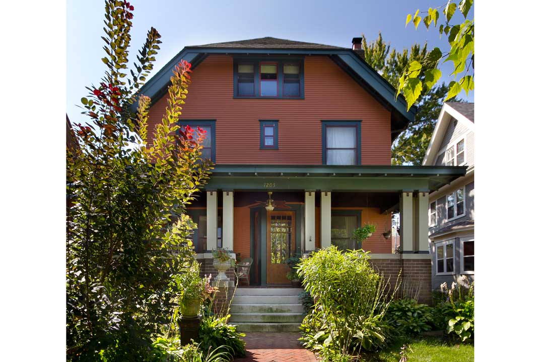 Como Lake Bed and Breakfast exterior.